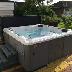 61 Quartz White 49 Jets Spabad för 6 Personer*DenForm Online