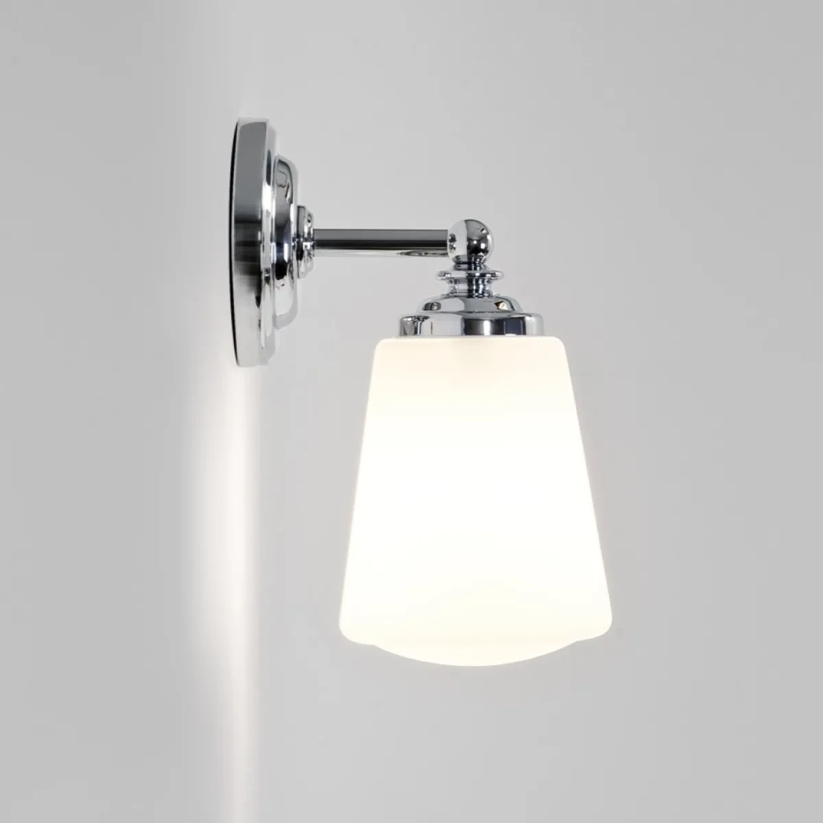 Anton Vägglampa i Krom Dimbar*Astro Discount