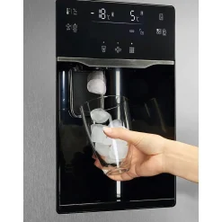 EAI6HD57U0 Rostfri med Is- och Vattendispenser*Electrolux