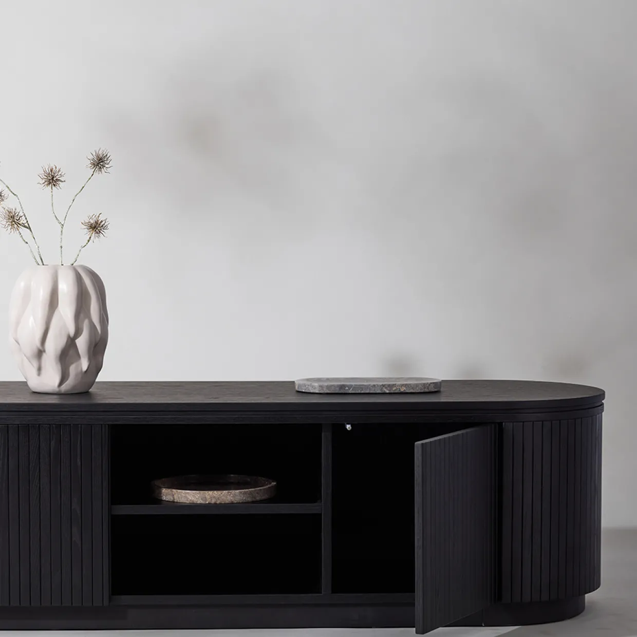 Fjällbacka Svart TV-Bänk/Sidobord MDF