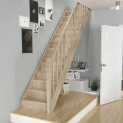 Helsinki Ek Rak Räcke med Träbalustrar och Sättsteg*Dolle Best