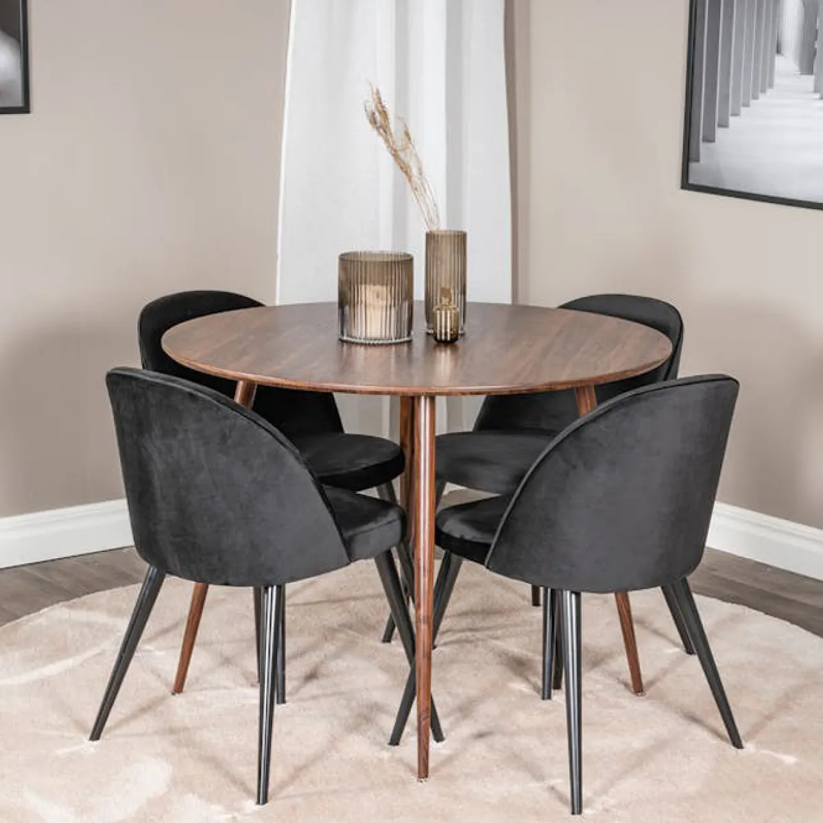 Plake med 4 Valentina Stolar Sammet Runt*Venture Home Clearance