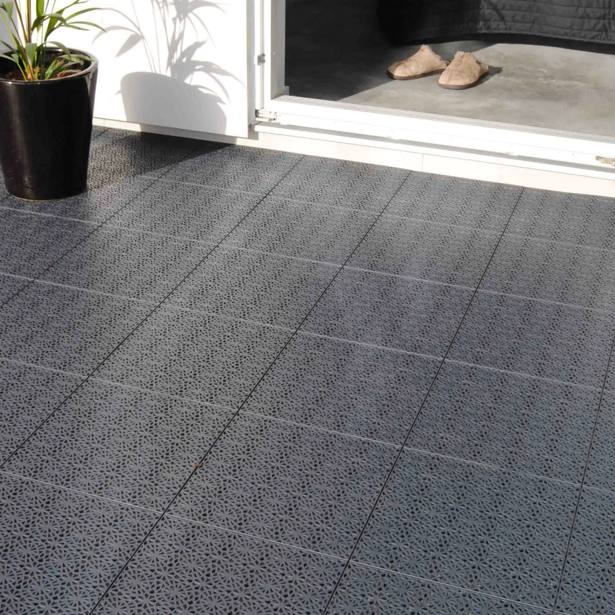 XL Graphite Grey Golvtrall i Plast*Bergo Best