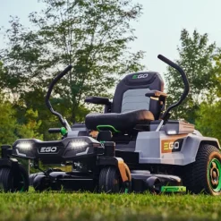 Z6 Zero-Turn 107 cm Spakstyrd med Laddare*EGO Outlet